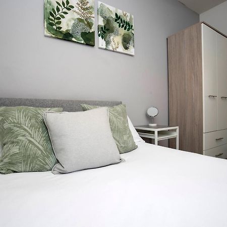 Quiet And Comfy House With 2 Bedrooms And 2 Bathrooms Super Fast Wifi And Crisp Hotel Standard White Linen Hosted By Our Home Short Stays Darlington  Exteriör bild