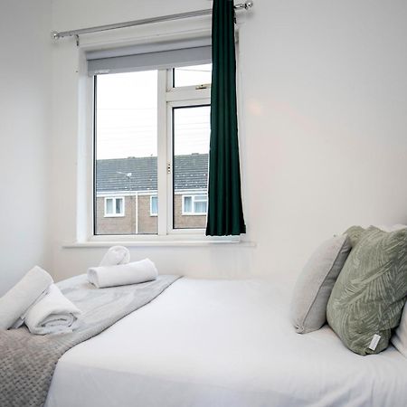 Quiet And Comfy House With 2 Bedrooms And 2 Bathrooms Super Fast Wifi And Crisp Hotel Standard White Linen Hosted By Our Home Short Stays Darlington  Exteriör bild