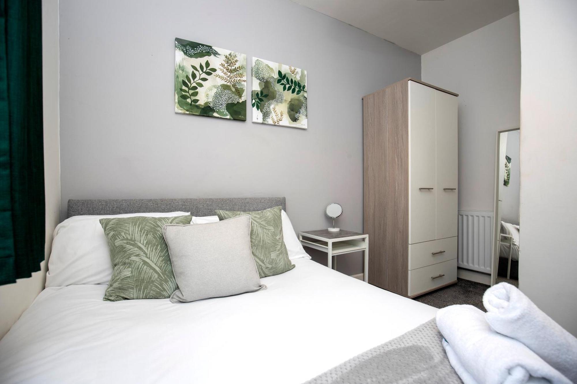 Quiet And Comfy House With 2 Bedrooms And 2 Bathrooms Super Fast Wifi And Crisp Hotel Standard White Linen Hosted By Our Home Short Stays Darlington  Exteriör bild