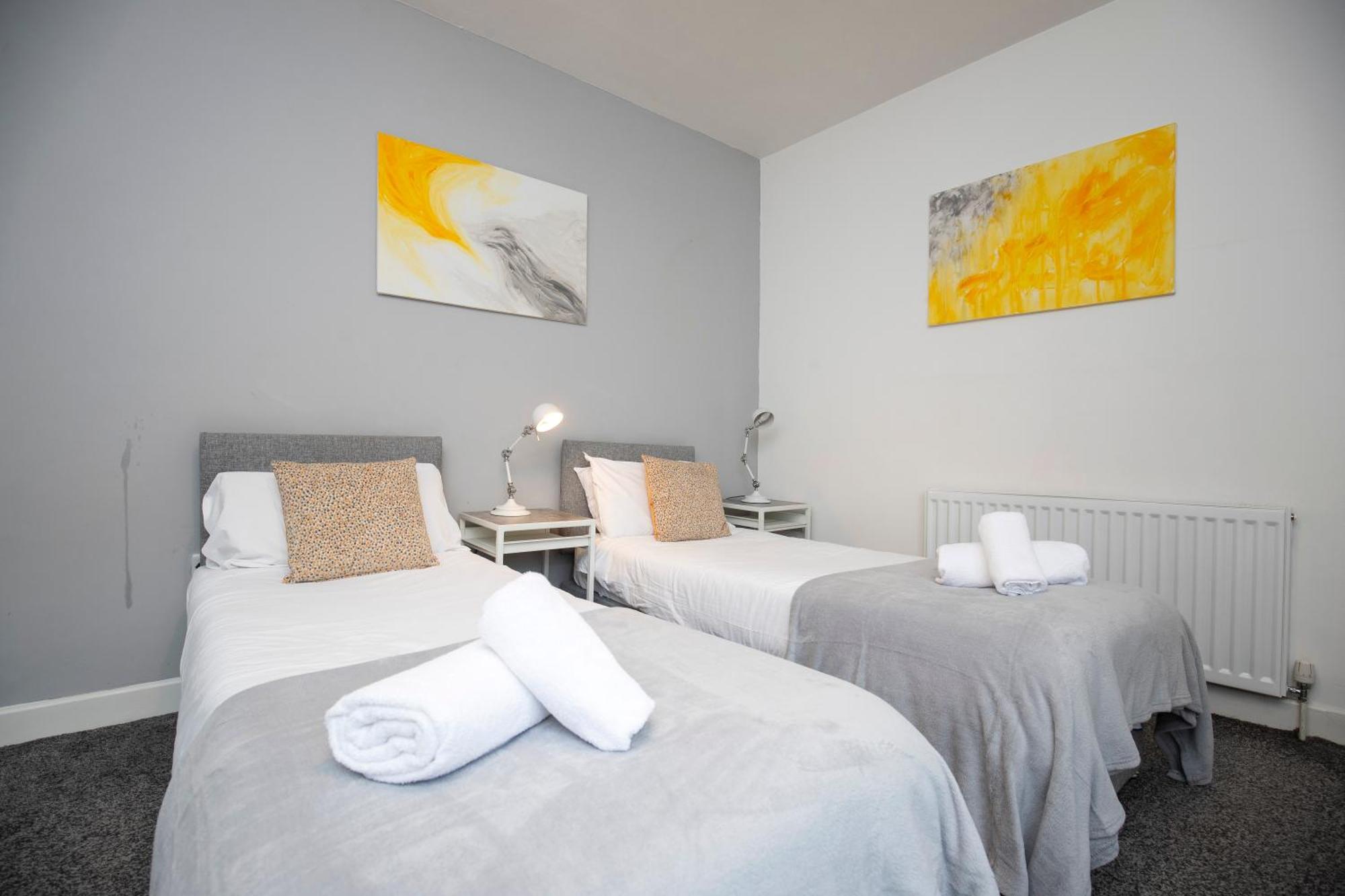 Quiet And Comfy House With 2 Bedrooms And 2 Bathrooms Super Fast Wifi And Crisp Hotel Standard White Linen Hosted By Our Home Short Stays Darlington  Exteriör bild