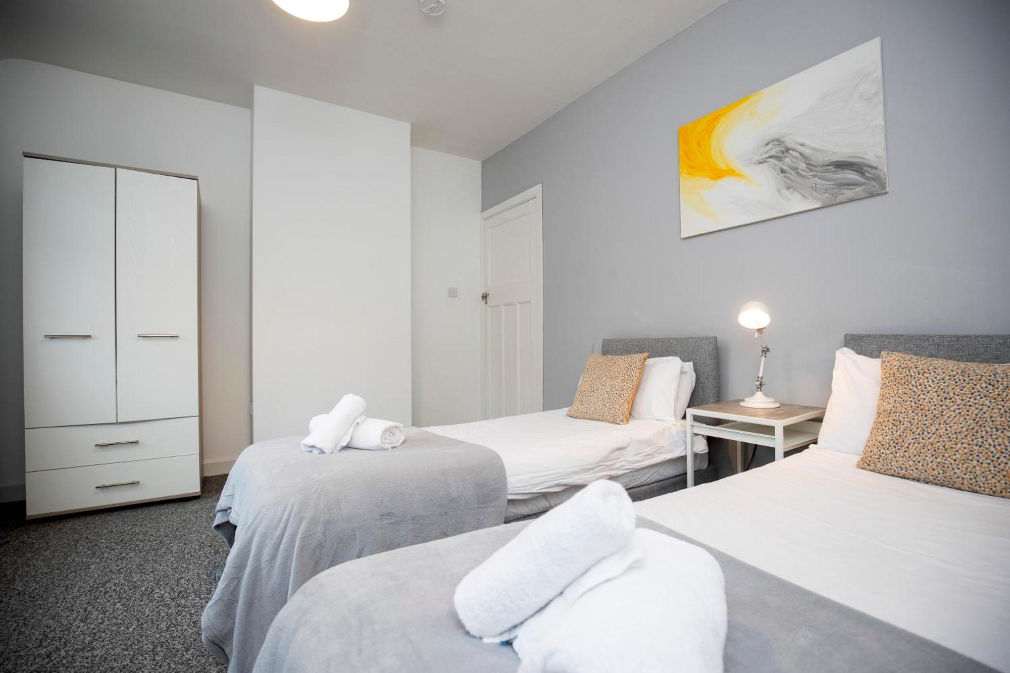 Quiet And Comfy House With 2 Bedrooms And 2 Bathrooms Super Fast Wifi And Crisp Hotel Standard White Linen Hosted By Our Home Short Stays Darlington  Exteriör bild