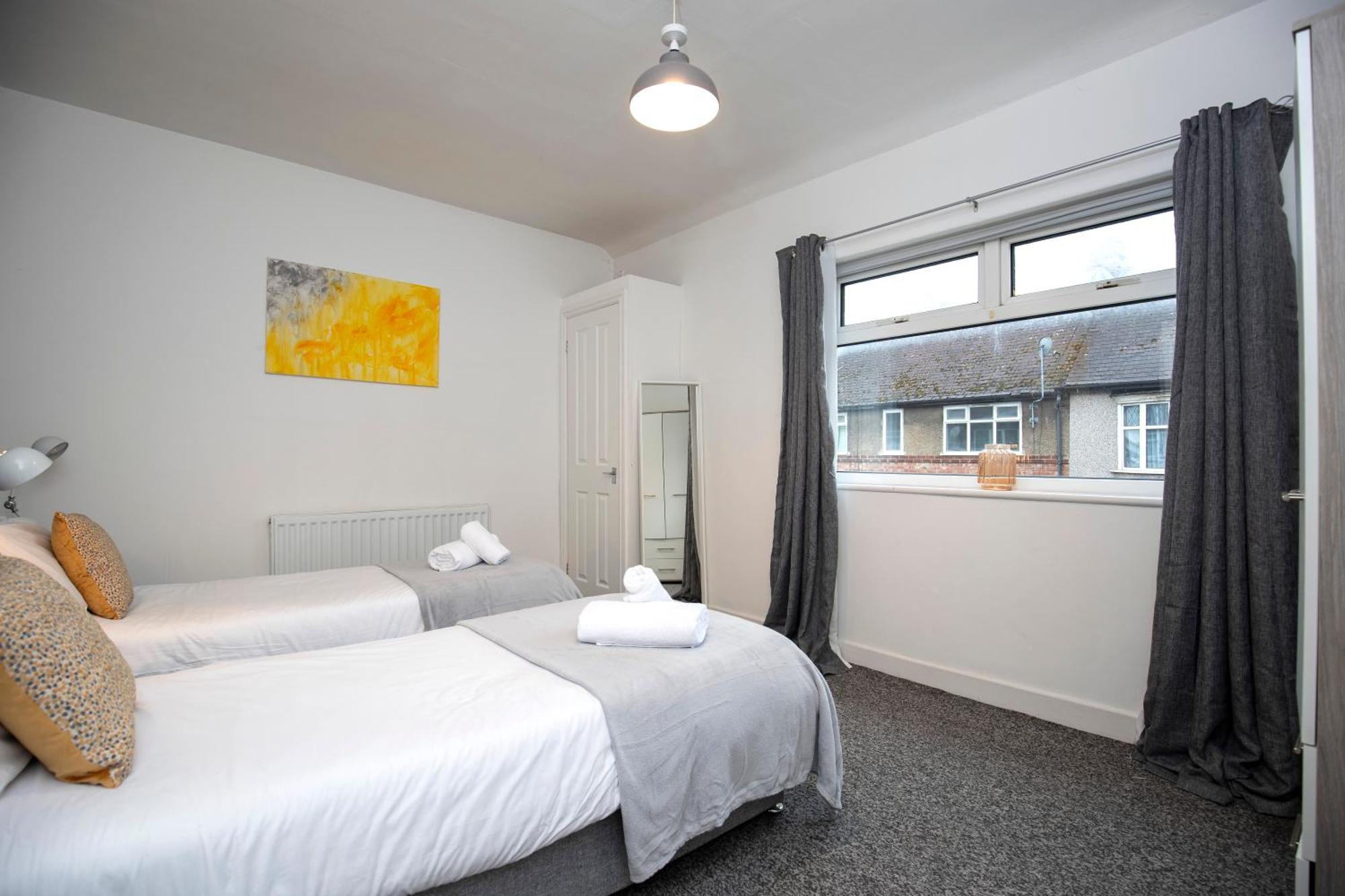 Quiet And Comfy House With 2 Bedrooms And 2 Bathrooms Super Fast Wifi And Crisp Hotel Standard White Linen Hosted By Our Home Short Stays Darlington  Exteriör bild