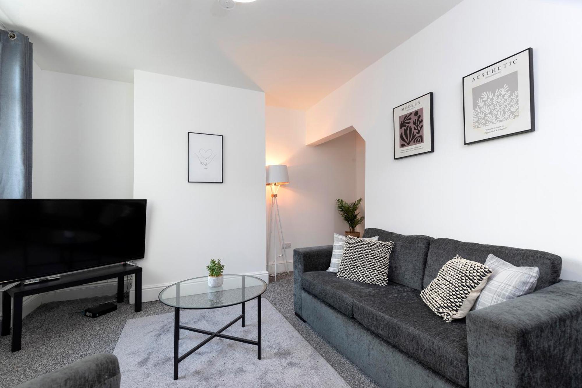 Quiet And Comfy House With 2 Bedrooms And 2 Bathrooms Super Fast Wifi And Crisp Hotel Standard White Linen Hosted By Our Home Short Stays Darlington  Exteriör bild