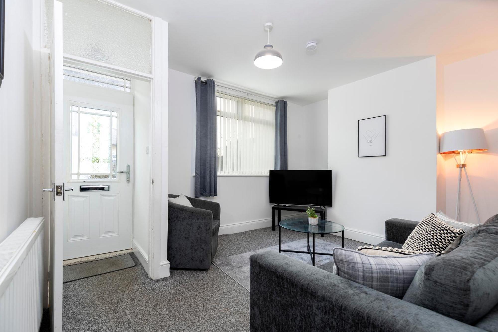 Quiet And Comfy House With 2 Bedrooms And 2 Bathrooms Super Fast Wifi And Crisp Hotel Standard White Linen Hosted By Our Home Short Stays Darlington  Exteriör bild