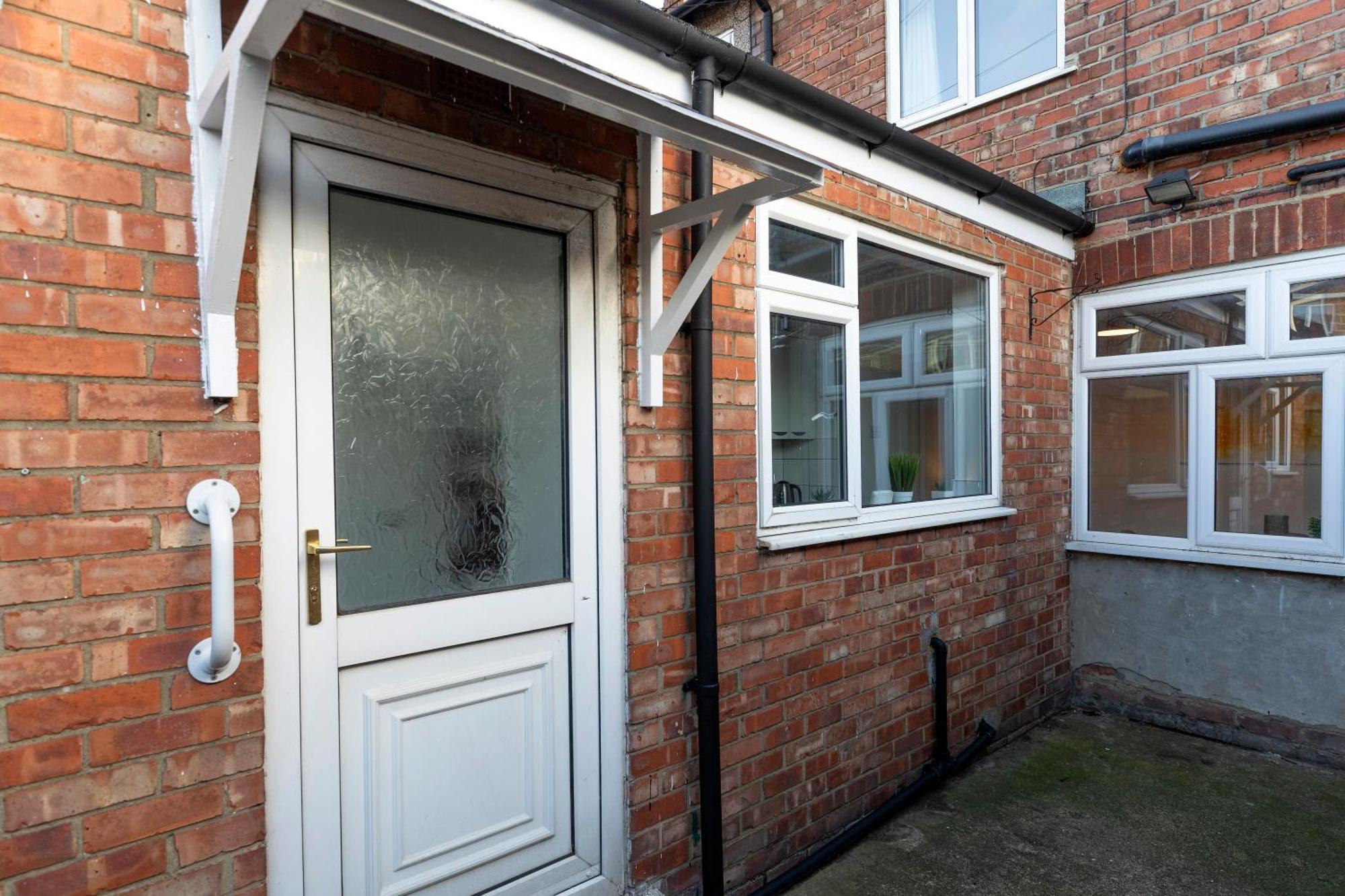 Quiet And Comfy House With 2 Bedrooms And 2 Bathrooms Super Fast Wifi And Crisp Hotel Standard White Linen Hosted By Our Home Short Stays Darlington  Exteriör bild