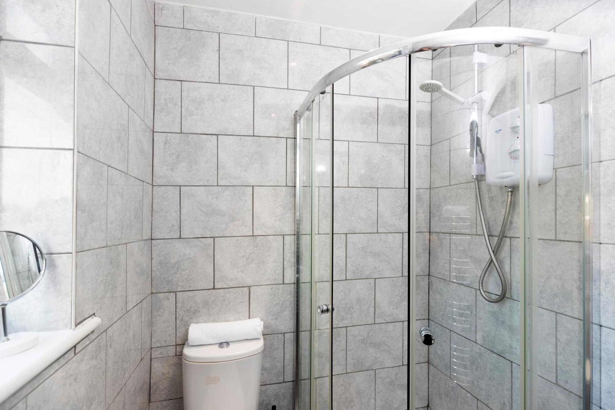 Quiet And Comfy House With 2 Bedrooms And 2 Bathrooms Super Fast Wifi And Crisp Hotel Standard White Linen Hosted By Our Home Short Stays Darlington  Exteriör bild