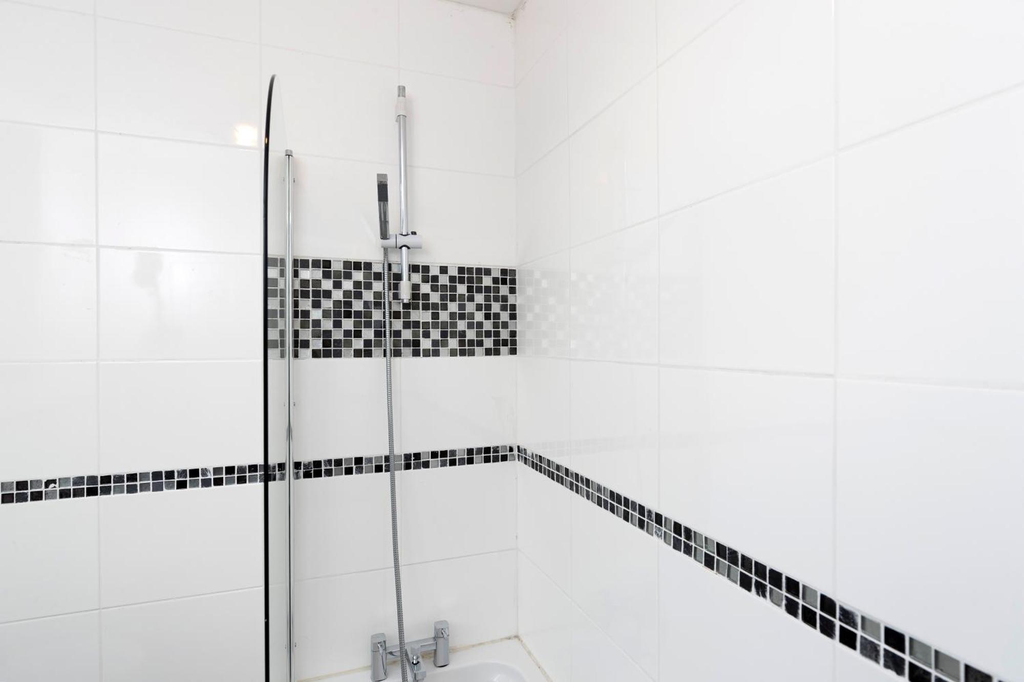 Quiet And Comfy House With 2 Bedrooms And 2 Bathrooms Super Fast Wifi And Crisp Hotel Standard White Linen Hosted By Our Home Short Stays Darlington  Exteriör bild