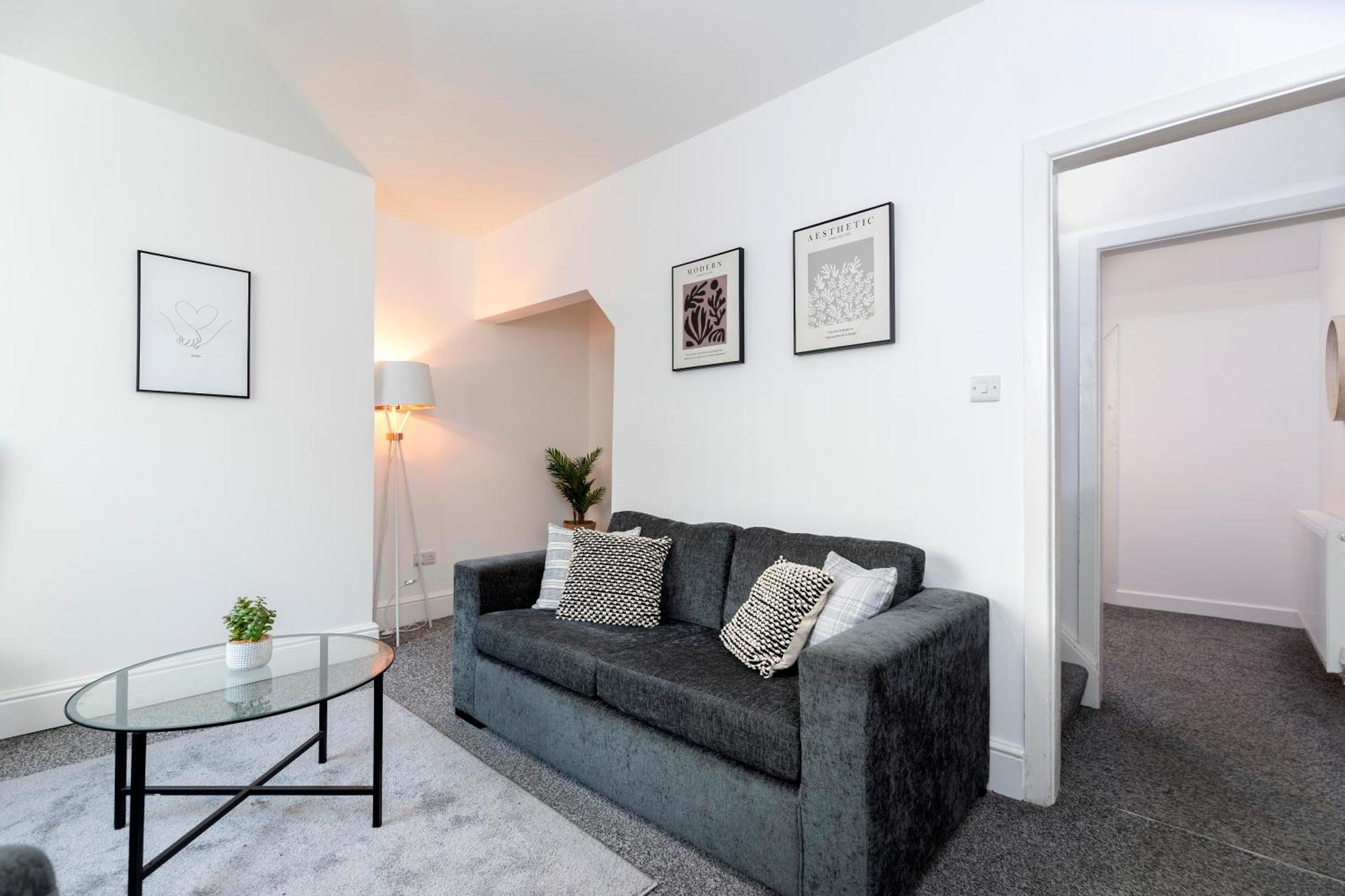 Quiet And Comfy House With 2 Bedrooms And 2 Bathrooms Super Fast Wifi And Crisp Hotel Standard White Linen Hosted By Our Home Short Stays Darlington  Exteriör bild