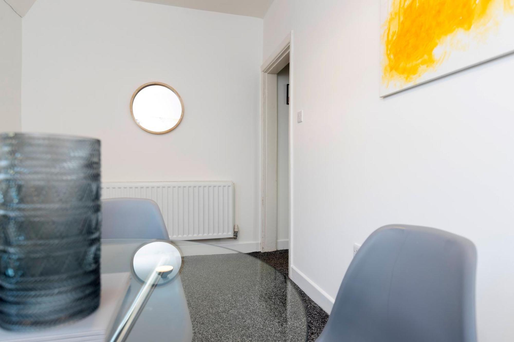 Quiet And Comfy House With 2 Bedrooms And 2 Bathrooms Super Fast Wifi And Crisp Hotel Standard White Linen Hosted By Our Home Short Stays Darlington  Exteriör bild