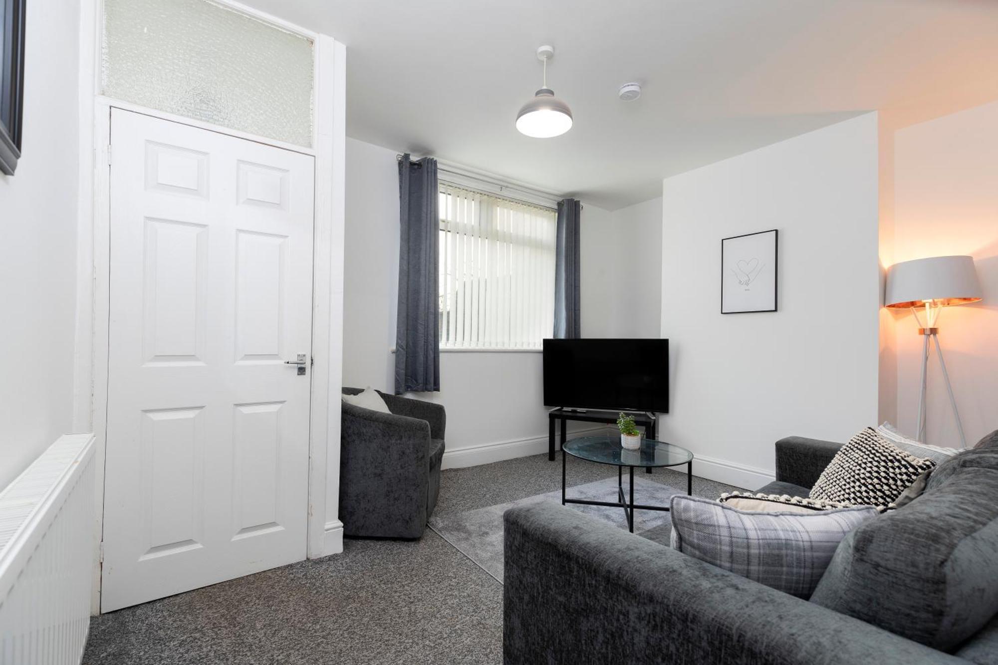 Quiet And Comfy House With 2 Bedrooms And 2 Bathrooms Super Fast Wifi And Crisp Hotel Standard White Linen Hosted By Our Home Short Stays Darlington  Exteriör bild