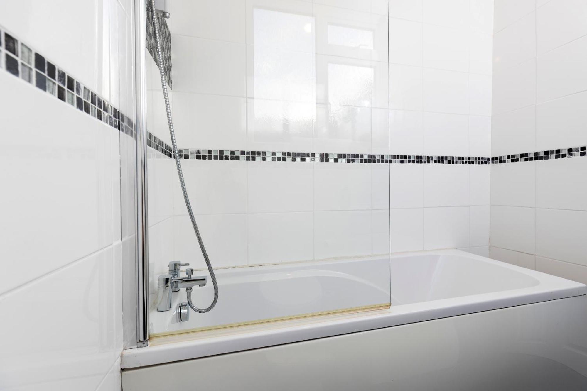 Quiet And Comfy House With 2 Bedrooms And 2 Bathrooms Super Fast Wifi And Crisp Hotel Standard White Linen Hosted By Our Home Short Stays Darlington  Exteriör bild