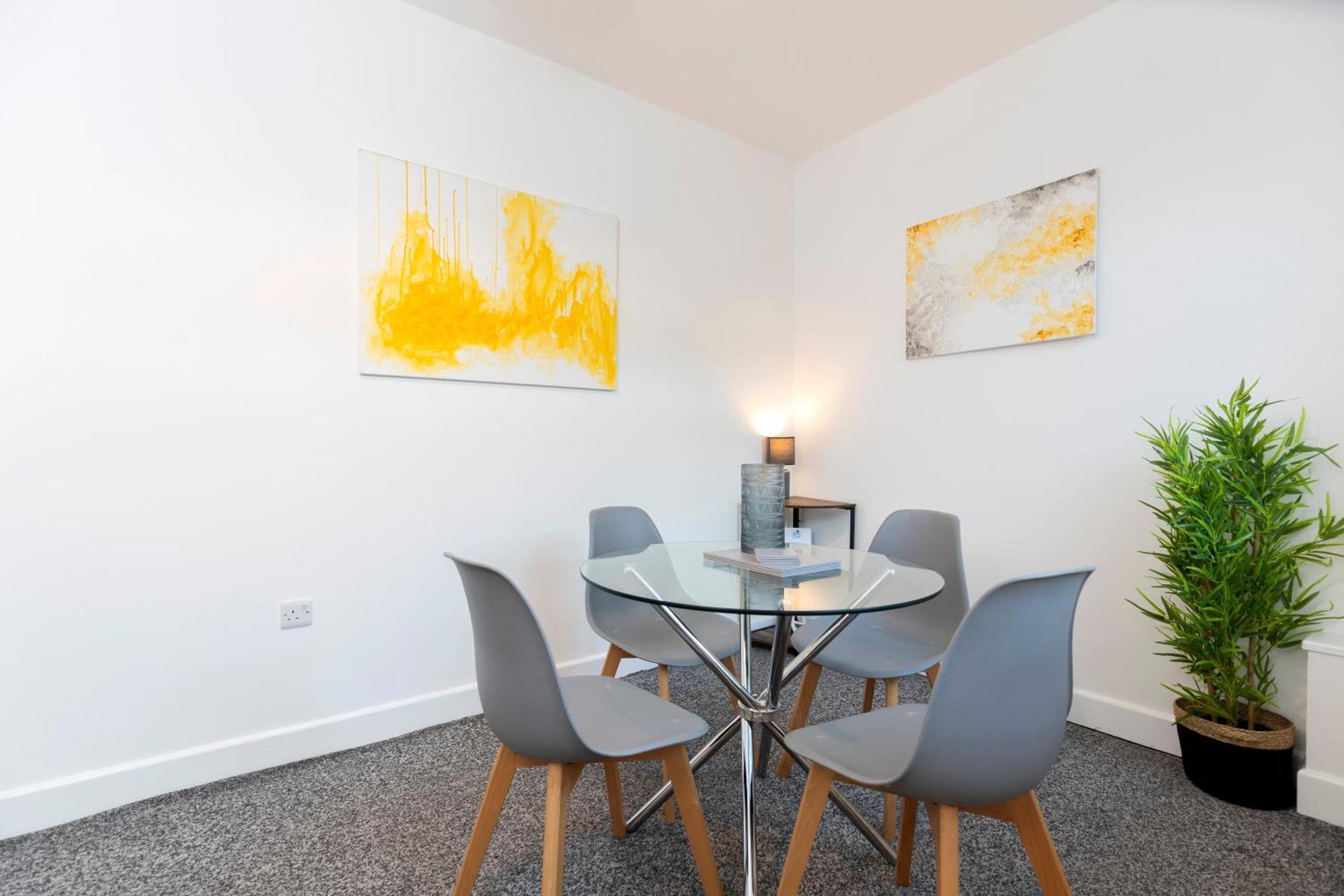 Quiet And Comfy House With 2 Bedrooms And 2 Bathrooms Super Fast Wifi And Crisp Hotel Standard White Linen Hosted By Our Home Short Stays Darlington  Exteriör bild